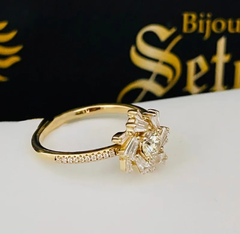 Cathedral - Style Women's Diamond Rings with a Raised Center Setting and Elaborate MetalworkWomen diamond ring DER045