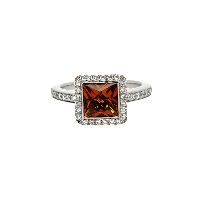 Tennis - Style Women's Diamond Rings with a Continuous Row of Diamonds for a Classic and Versatile Look18ct White Gold Citrine & Diamond Cocktail Ring