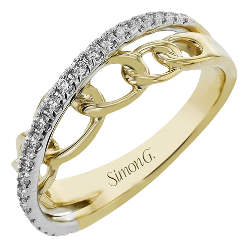 Women's Solitaire Diamond Rings with Round - Cut Diamonds and Platinum Settings for an Elegant EngagementRight Hand Ring in 18k Gold with Diamonds