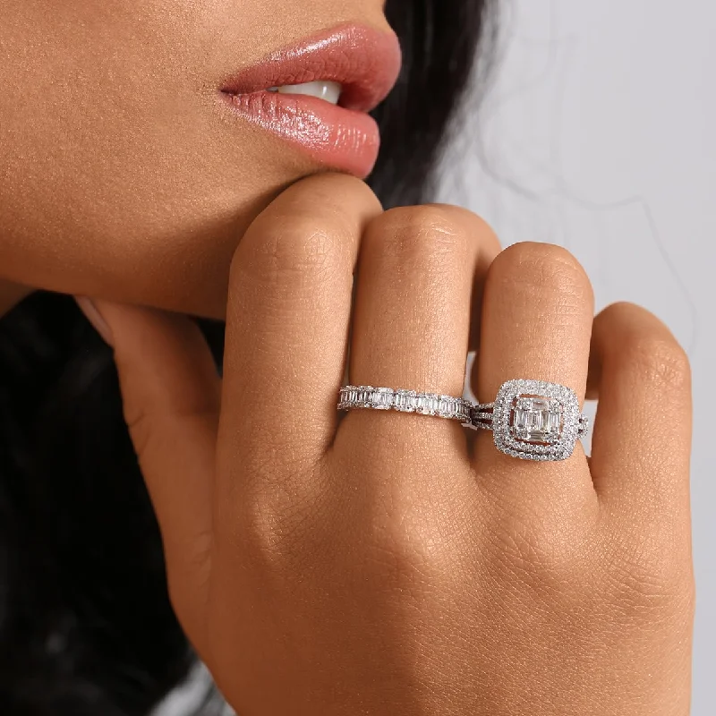 Women's Solitaire Diamond Rings with Round - Cut Diamonds and Platinum Settings for an Elegant EngagementCushion Cut Diamond Ring with Halo