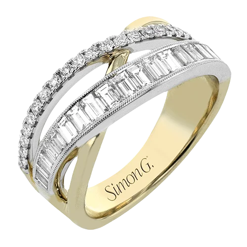 Halo - Style Women's Diamond Rings with a Center Diamond Surrounded by Smaller Diamonds in 18K GoldRight Hand Ring in 18k Gold with Diamonds