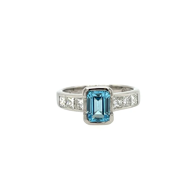 Vintage - Style Women's Diamond Rings with Floral - Engraved Bands and Multiple Diamond Accents18ct White Gold Aquamarine & Diamond Cocktail Dress Ring