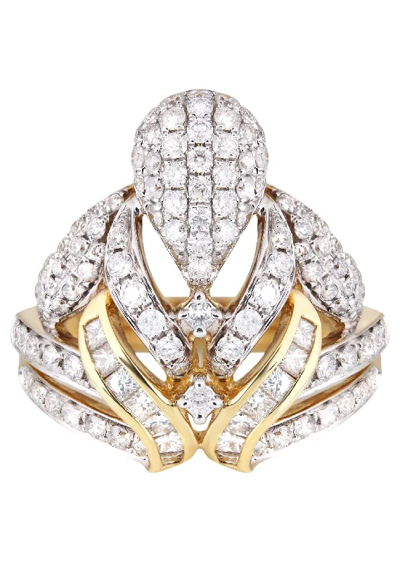 Halo - Style Women's Diamond Rings with a Center Diamond Surrounded by Smaller Diamonds in 18K Gold14K Ladies Diamond Cocktail Ring | 2.00 Carats | 6.88 Grams