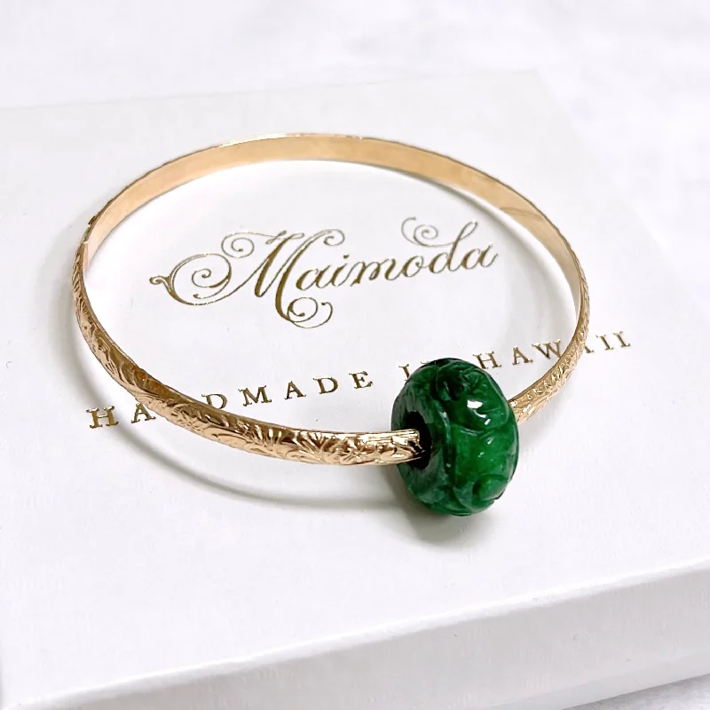 Bangle Sets with Mix - and - Match Patterns for a Versatile AccessoryBangle ALII - rondelle carved jade bead (B566)