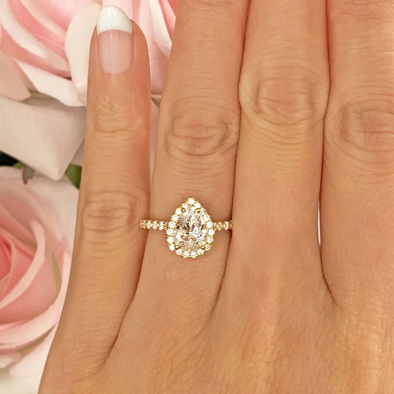 Signature - Design Engagement Rings with a Brand - Exclusive Pattern and Premium Diamonds1.5 ctw Pear Halo Ring - Yellow GP